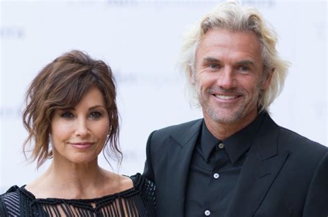 gina gershon ehemann.
